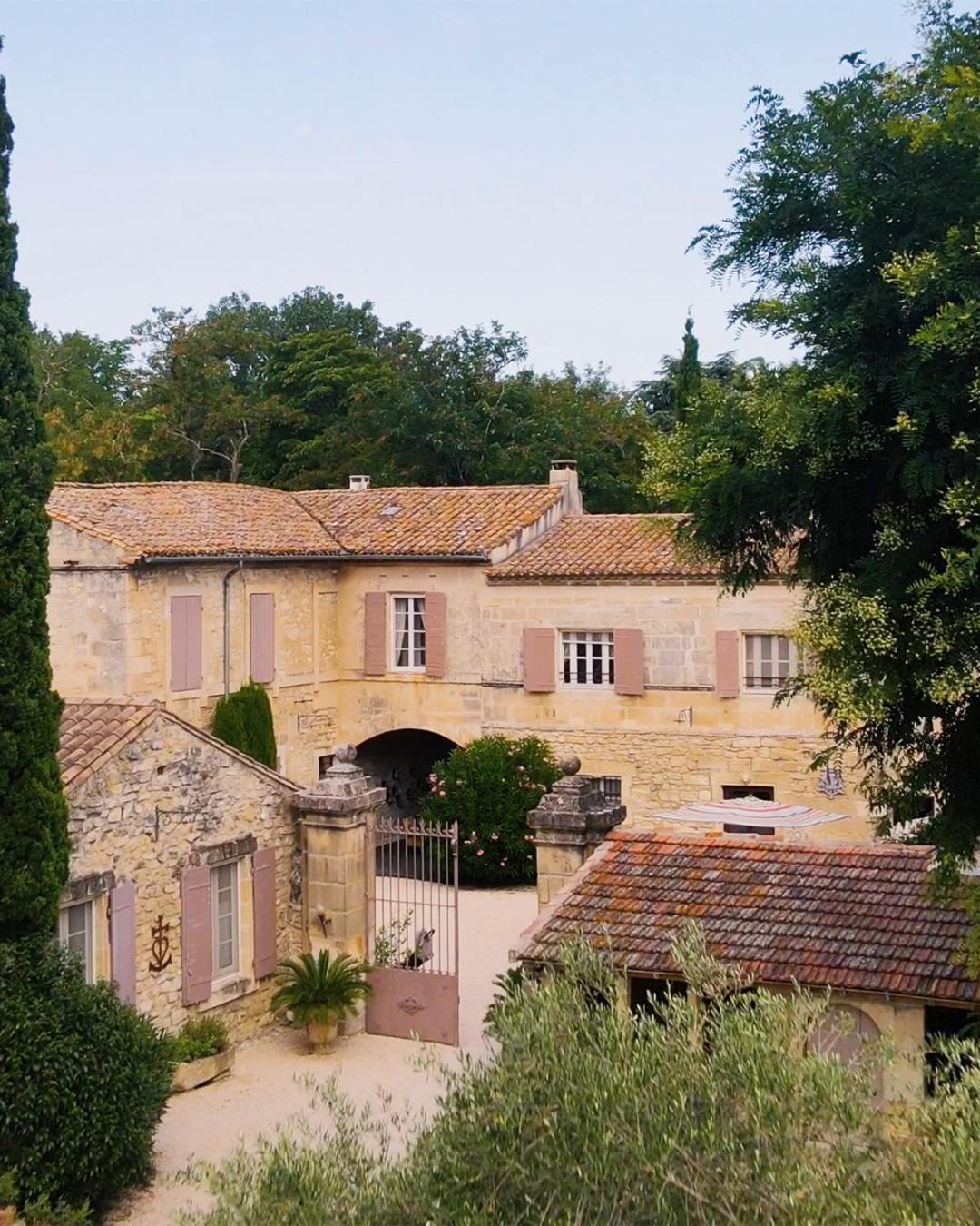 Отель Mas Des Comtes De Provence Тараскон Экстерьер фото