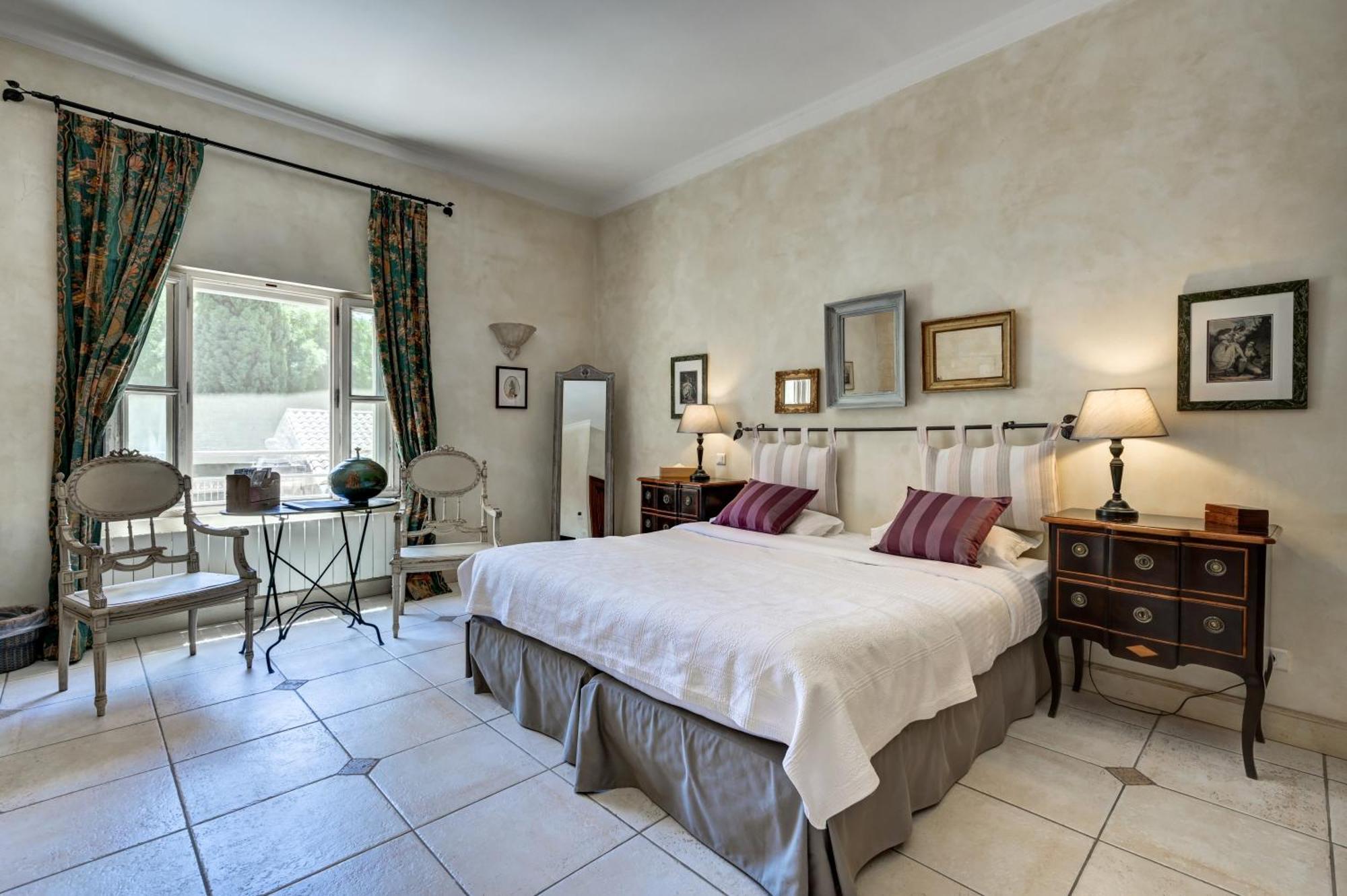 Отель Mas Des Comtes De Provence Тараскон Экстерьер фото