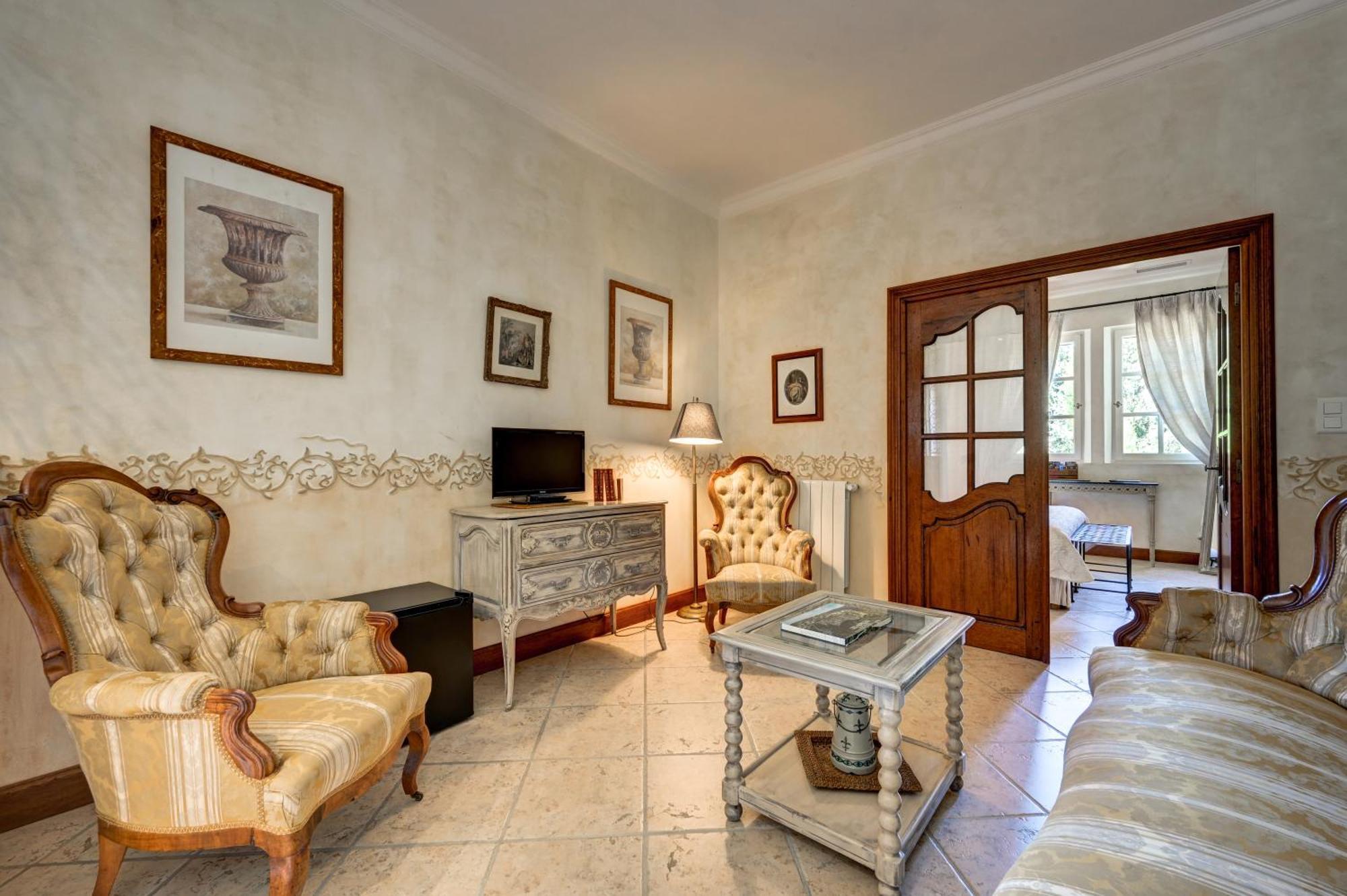 Отель Mas Des Comtes De Provence Тараскон Экстерьер фото