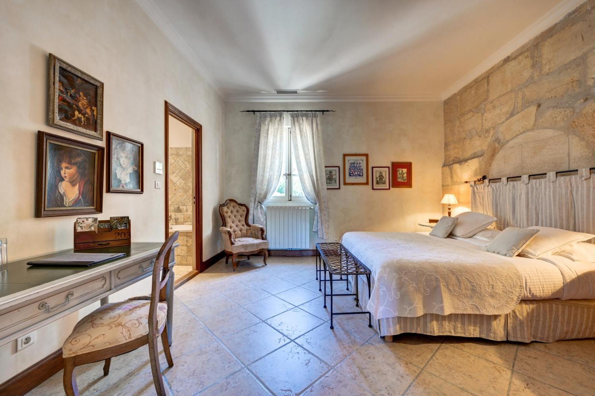 Отель Mas Des Comtes De Provence Тараскон Экстерьер фото