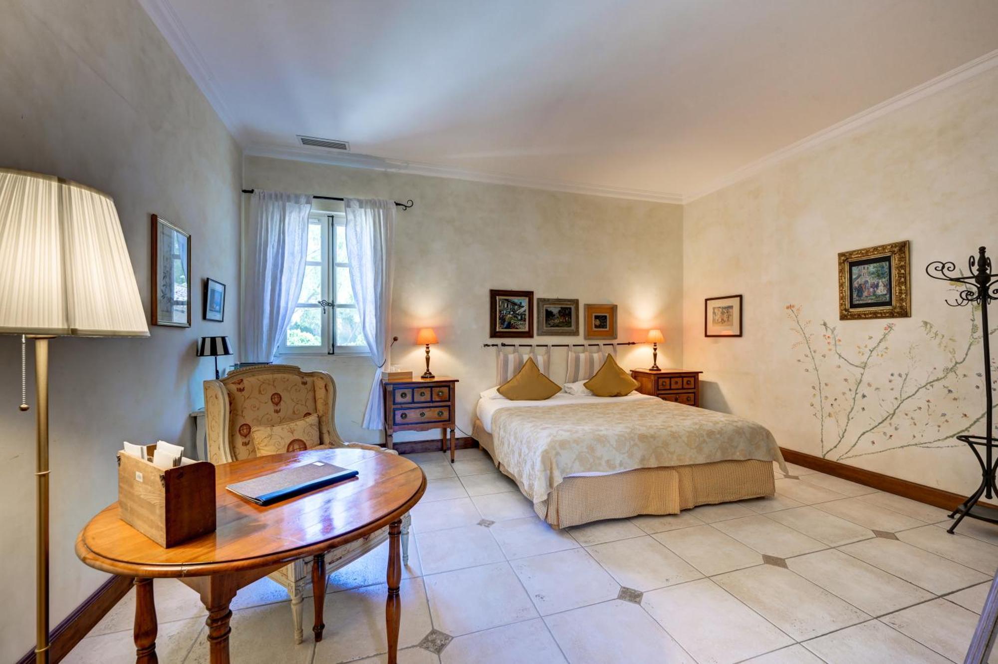 Отель Mas Des Comtes De Provence Тараскон Экстерьер фото