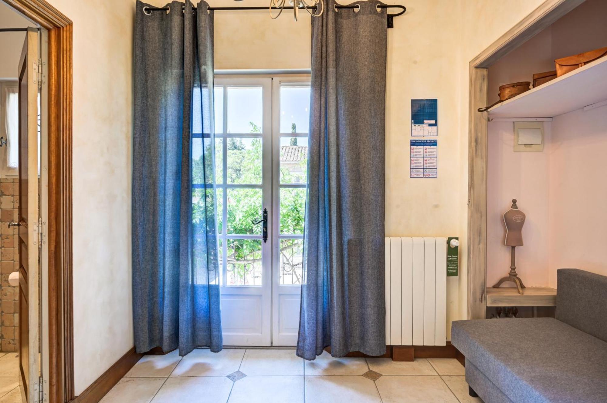 Отель Mas Des Comtes De Provence Тараскон Экстерьер фото