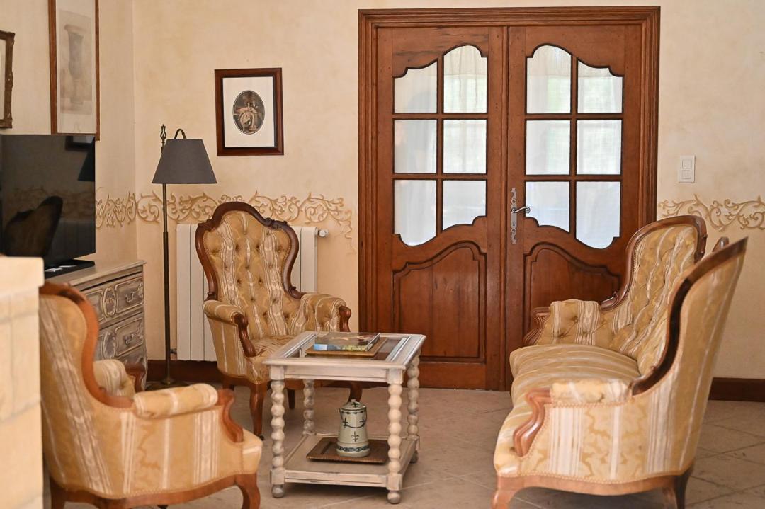 Отель Mas Des Comtes De Provence Тараскон Экстерьер фото