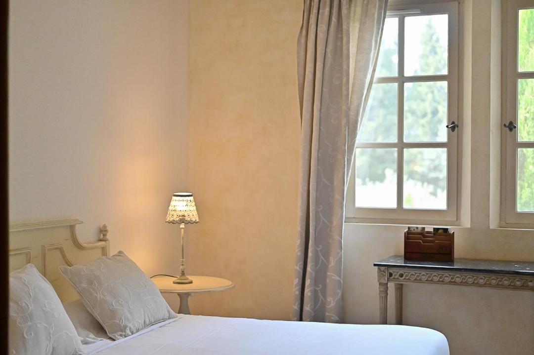 Отель Mas Des Comtes De Provence Тараскон Экстерьер фото